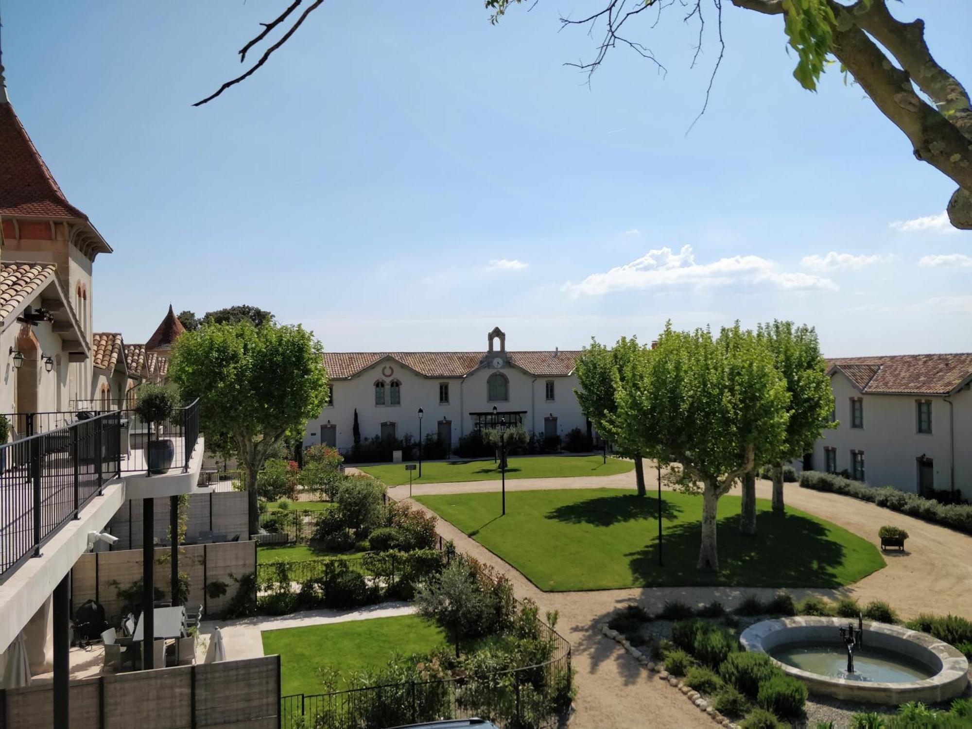 Chateau St Pierre De Serjac Puissalicon Bagian luar foto